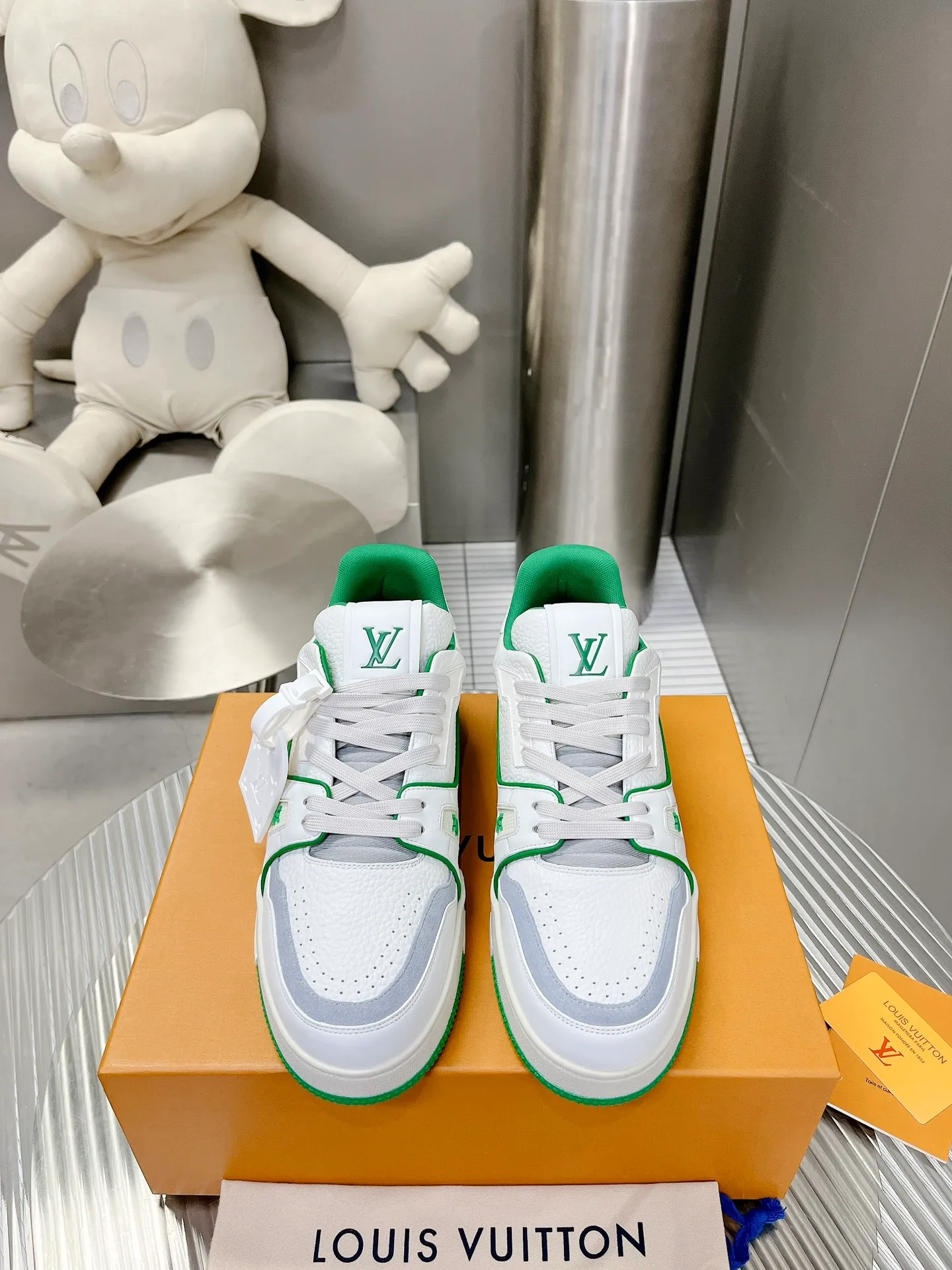 👟👟Ex-factory price 840👟👟The highest version on the Internet⚠️Feel free to compare! 2021🔥New model, purchase quality LV~Louis Vuitton by Virgin Abloh’s best-looking sneakers, Donkey Brand strongly recommends new products, official website limited edition retro basketball sneakers! Both high and low tops cost money to purchase 1:1 accurate replicas of the originals. The details are invincible, full of sincerity, imported custom-made original cowhide, the original package method is the same, the details are 100% restored, and the private model customized the original one-piece T👟👟factory price U outsole, which is different from other brands. Without the original version, this effect cannot be achieved! 35-45 (46 is custom-made and non-refundable) Some colors are available in women’s styles